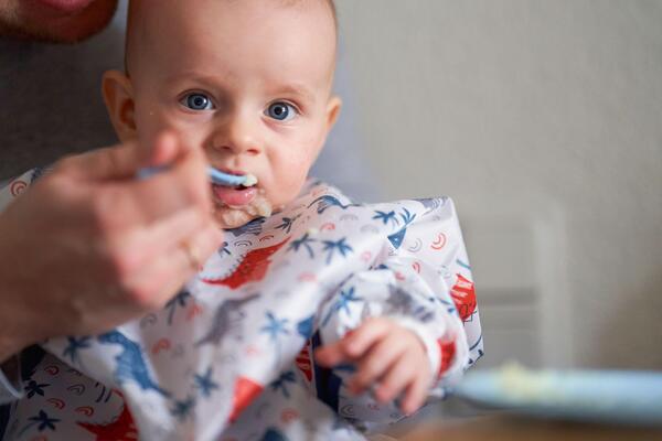 Povlači se velika količina ove dohrane za bebe! Sadrže supstancu koja izaziva mučninu i povraćanje, jako je opasna