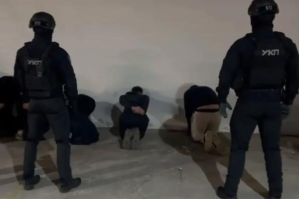 Izvukli ga iz auta, bacili na pod i odmah vezali lisicama! Evo kako je uhapšen VRAČARAC sa poternice u Novom Sadu!