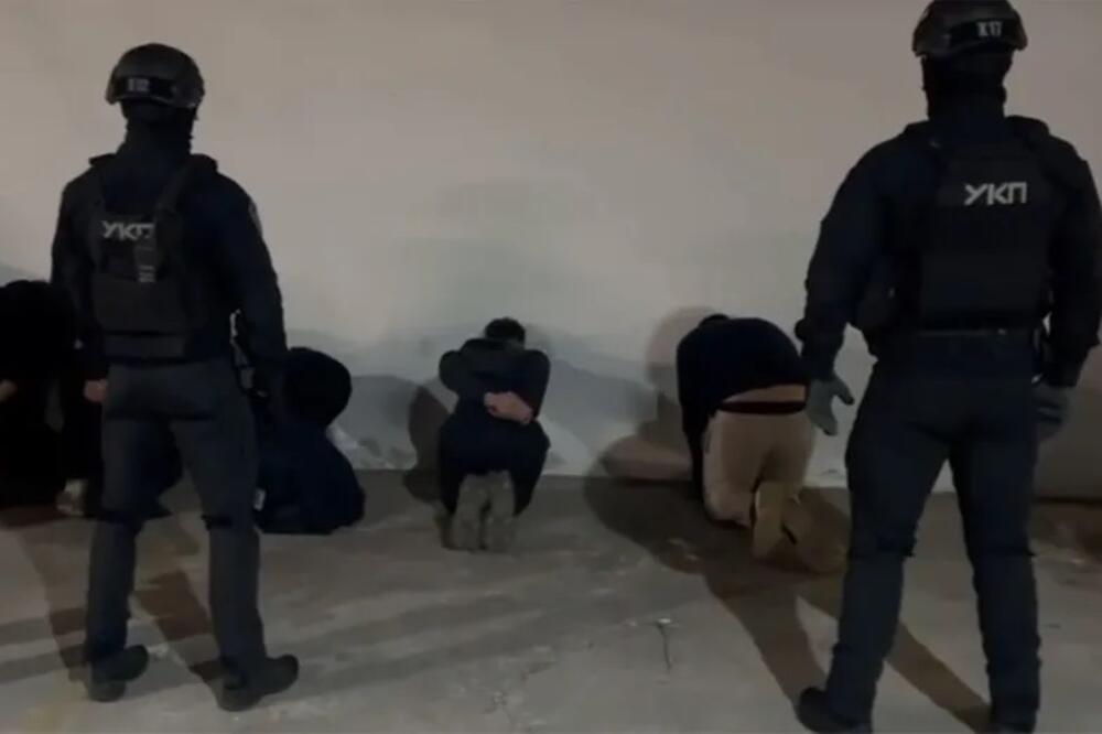 Izvukli ga iz auta, bacili na pod i odmah vezali lisicama! Evo kako je uhapšen VRAČARAC sa poternice u Novom Sadu!