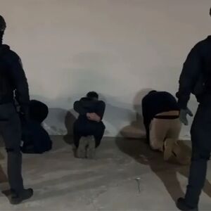 Izvukli ga iz auta, bacili na pod i odmah vezali lisicama! Evo kako je uhapšen VRAČARAC sa poternice u Novom Sadu!