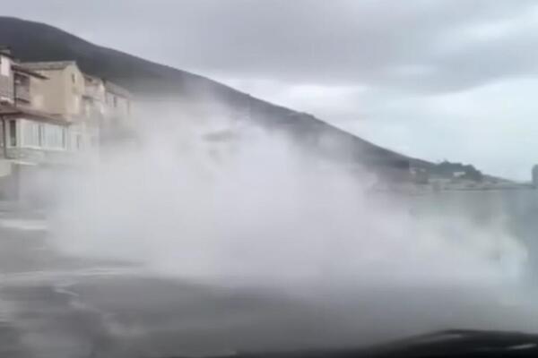 Vetar tuče preko 130 na sat, talasi visine prosečne zgrade: Horor oluja razbija Hrvatsku, snimci su jezivi (VIDEO)