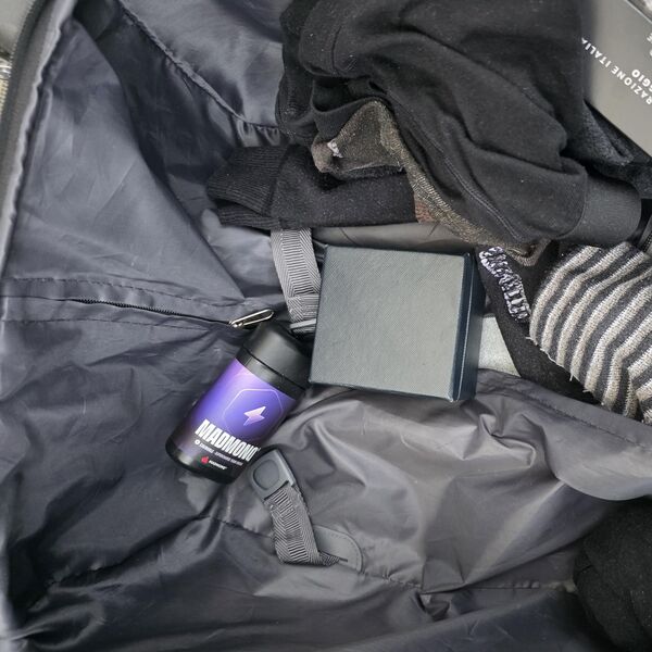 DOŠAO NA GRANICU, PA ZABEZEKNUO CARINIKE! Kad su otvorili KOFER nije im bilo DOBRO, GLEDAJTE ŠTA JE NAĐENO! (FOTO)