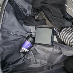 DOŠAO NA GRANICU, PA ZABEZEKNUO CARINIKE! Kad su otvorili KOFER nije im bilo DOBRO, GLEDAJTE ŠTA JE NAĐENO! (FOTO)