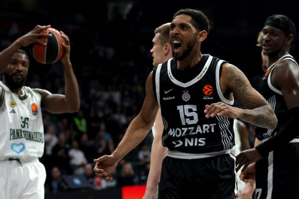 Partizan razneo sramotni Panatinaikos! (Foto)