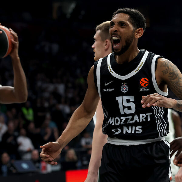 Partizan razneo sramotni Panatinaikos! (Foto)