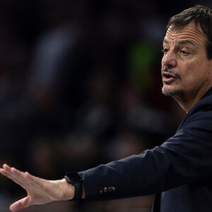 Ergin Ataman nije hteo da odgovori na dva pitanja, a posle drugog je napustio konferenciju za medije (Video)