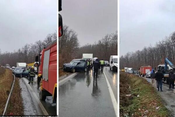 STRAVIČNI PRIZORI TEŠKE NESREĆE NA IBARSKOJ: Dvoje MRTVIH, automobil potpuno smrskan, TEŠKO POVREĐENO I DETE!