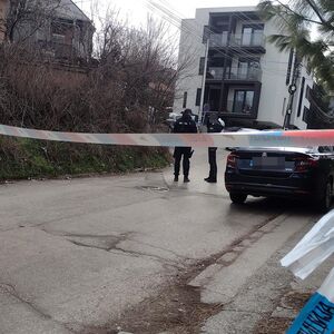 KUM UBIO KUMU U NIŠU! Nasred ulice izvadio pištolj, NESREĆNA ŽENA nije imala NI NAJMANJE ŠANSE DA PREŽIVI! (FOTO)