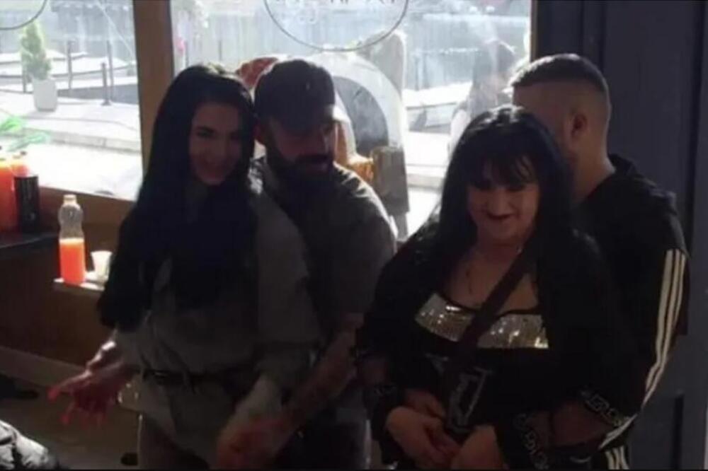 STARIJU TETU UHVATIO U SENDVIČ! Prljavi ples emitovan na Pinku, skroz im OTKAZALE kočnice