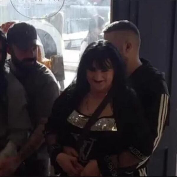 STARIJU TETU UHVATIO U SENDVIČ! Prljavi ples emitovan na Pinku, skroz im OTKAZALE kočnice