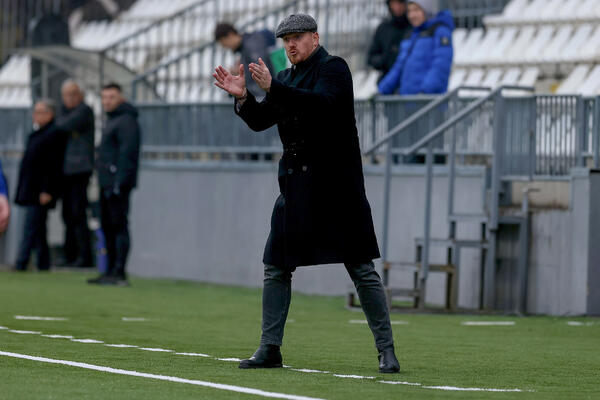 Jakšić preuzima crno-bele!