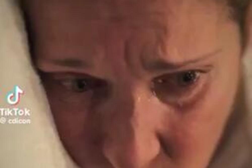 NEKONTROLISANO SE GRČI, LIJE SUZE I JAUČE! Deli se uznemirujući snimak BOLESNE PEVAČICE - lekari su nemoćni