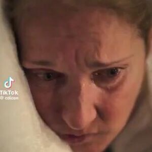 NEKONTROLISANO SE GRČI, LIJE SUZE I JAUČE! Deli se uznemirujući snimak BOLESNE PEVAČICE - lekari su nemoćni