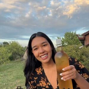 KOLUMBIJKA OSTALA U ŠOKU KAD JE VIDELA ŠTA RADE SRBI! "Kod njih je to kao DOBAR DAN" - izneverovala kad je čula