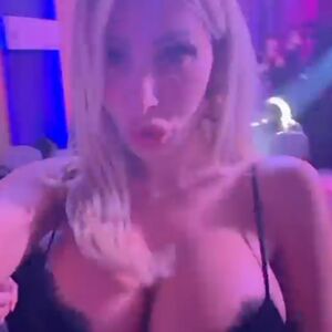 SNIMA FILMOVE ZA ODRASLE I ĐUSKA PORED ZDRAVKA MAMIĆA! Snimci sa Cecinog koncerta šure - uhvaćena PRSATA PLAVUŠA