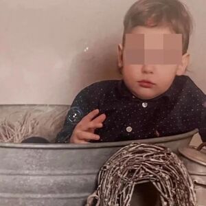 DEČAK (3) UMRO OD GLADI! Roditelji ga mesecima brutalno mučili, umislili da je DEMON U NJEGOVOM TELU KRIV ZA...