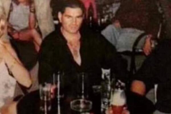 REKAO "ODOH DO DIDE, VRAĆAM SE ZA 5 SEKUNDI" I ZAVRŠIO U MRTVAČKOM SANDUKU! Najjačem Baraninu presudio VENČANI KUM!