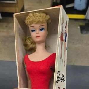 Kupila Barbiku iz 1960-ih u second hand radnji za 9 evra, pa saznala koliko vredi: Na aukciji zaradila masne pare!