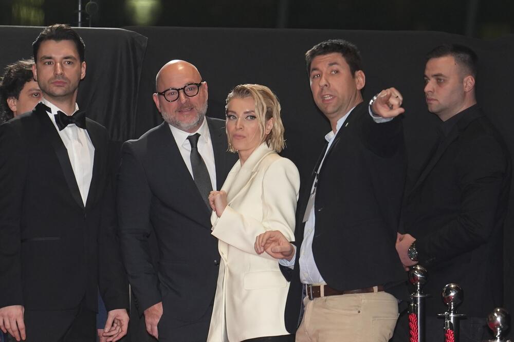 BOJKOT KOMEDIJE U KOJOJ SU SRBI I HRVATI! Zašto sveštenik iz Novog Travnika ne želi da narod gleda &bdquo;Svadbu&ldquo;?