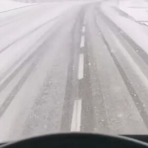 Sneg pada kao lud, vozači budite oprezni: Prvi snimak sa puteva - zabeleo se i ovaj deo Srbije (VIDEO)