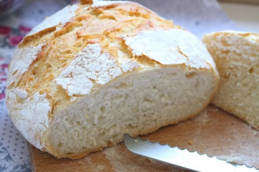 SVI ĆE PITATI KAKO PRAVITE OVAKO DOBAR HLEB! Domaćinski trik za hrskavu koricu - puca koliko je dobar, CAKA JE U..