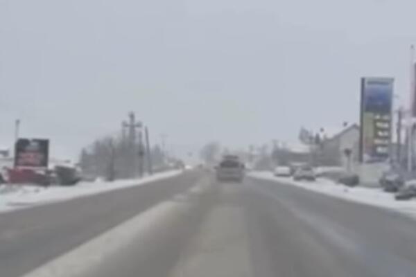 Zabeleli se ovi gradovi u Srbiji od jutros, sneg napravio seriju UDESA: Poledica napravila užas na putevima!