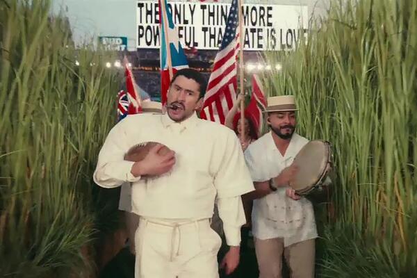 BED BANI ODUVAO SUPERBOL! Bio sa Kendal Džener, bivše se otimaju oko njega, ali se samo s njom stalno miri, BOGINJA