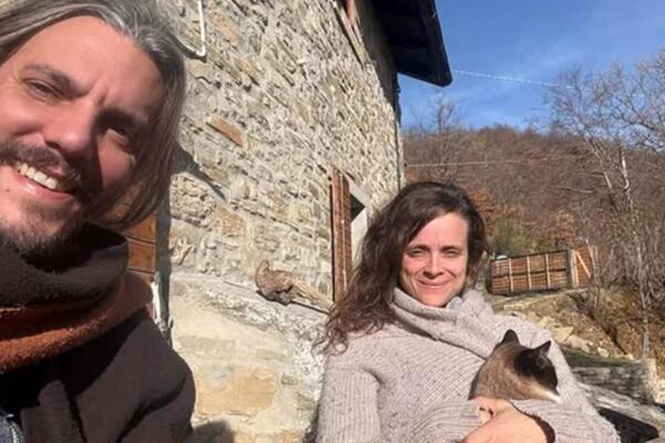 Valentina i Kristijan naišli na napuštenu kuću iz 1800. godine! Kad su videli šta se krije u šumi ostali su u šoku