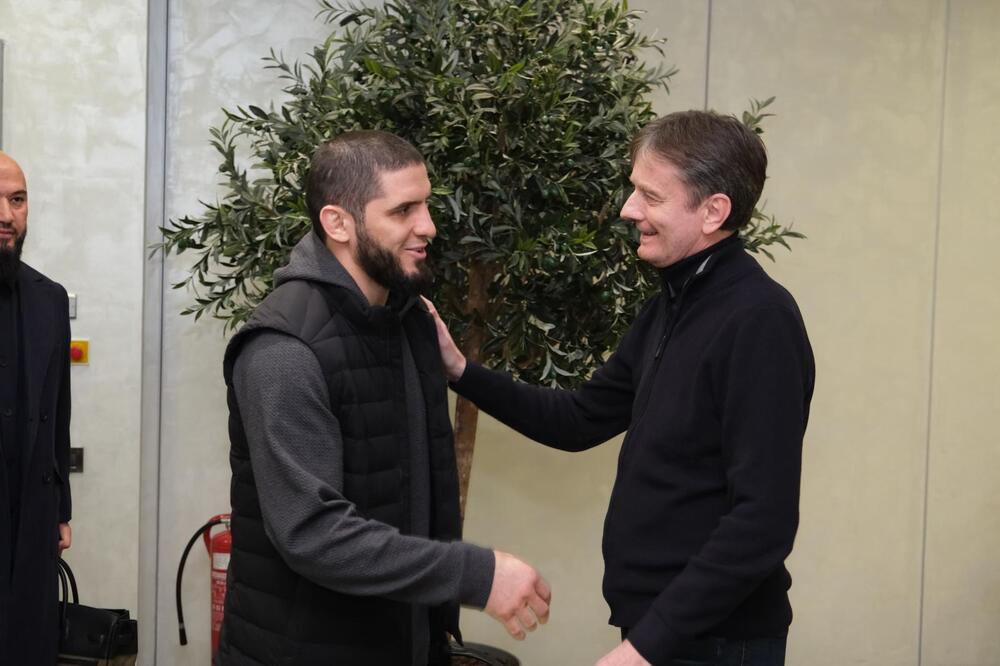 OD DAGESTANA DO SRBIJE! Habibov naslednik sleteo u Beograd &ndash; ministar ga dočekao, VELIKI SU PRIJATELJI