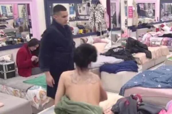 ŠTA LI ĆE JOŠ OVAJ NAROD DA VIDI OD NJE? Pred Srbijom se gola skinula, pa rekla kakav joj je bivši bio, šok prizor