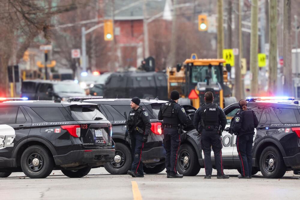 U MASAKRU U ŠKOLI U KANADI UBIJENA DECA? Ovo je poruka koju je policija poslala kada je krenuo masakr (FOTO)