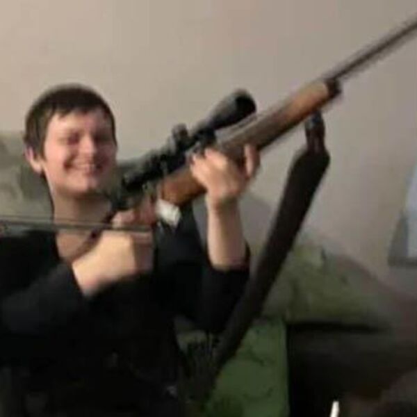 Objavljena slika ubice iz škole, SA PUŠKOM SEDI PORED DETETA I... Bio je dobro poznat policiji, isplivalo sve!