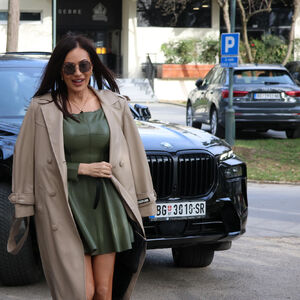 BUGARI ODLEPILI ZA CECOM! Sam vrh kod nje u sobi - fotografije samo cure, pogledajte ko je PORED SRPSKE MAJKE