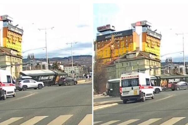 Novi snimak izletanja tramvaja iz šina u Sarajevu: Dečko poginuo u nesreći, devojci amputirana noga (VIDEO)