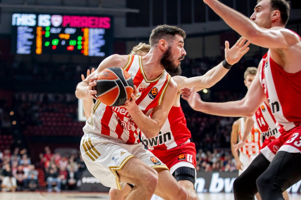 Detalj sa utakmice Olimpijakosa i Crvene zvezde u sezoni 2025/26 Evrolige