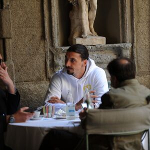 KOM BOGU SE MOLI?Miljenik Srba ne krije POREKLO a veru NE CENI - "Majka ti katolikinja, otac musliman - šta si ti?"