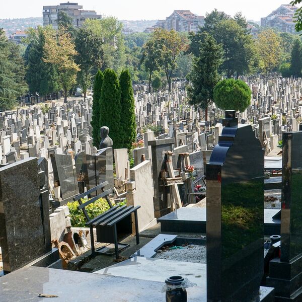 Ako na Zadušnice ne odete na groblje, ovo obavezno morate uraditi: Postoji molitva koja će vam...