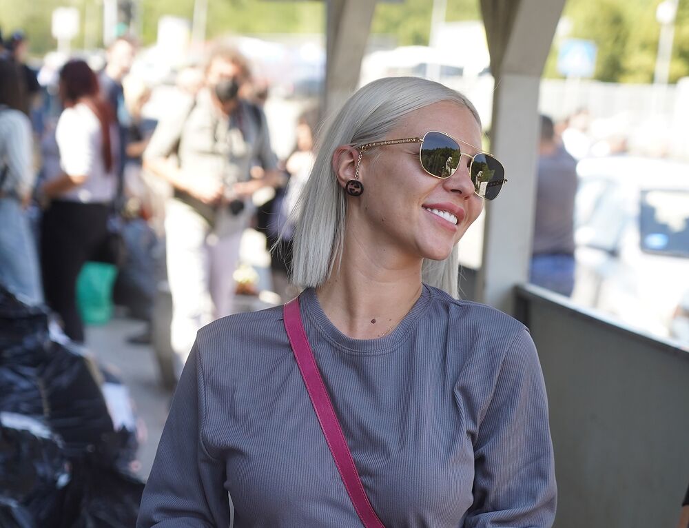 SKUPLJA PARE ZA LEČENJE! Otac joj umro, a majka postala invalid - svi ste je gledali na TV PINK,a sad MOLI ZA POMOĆ