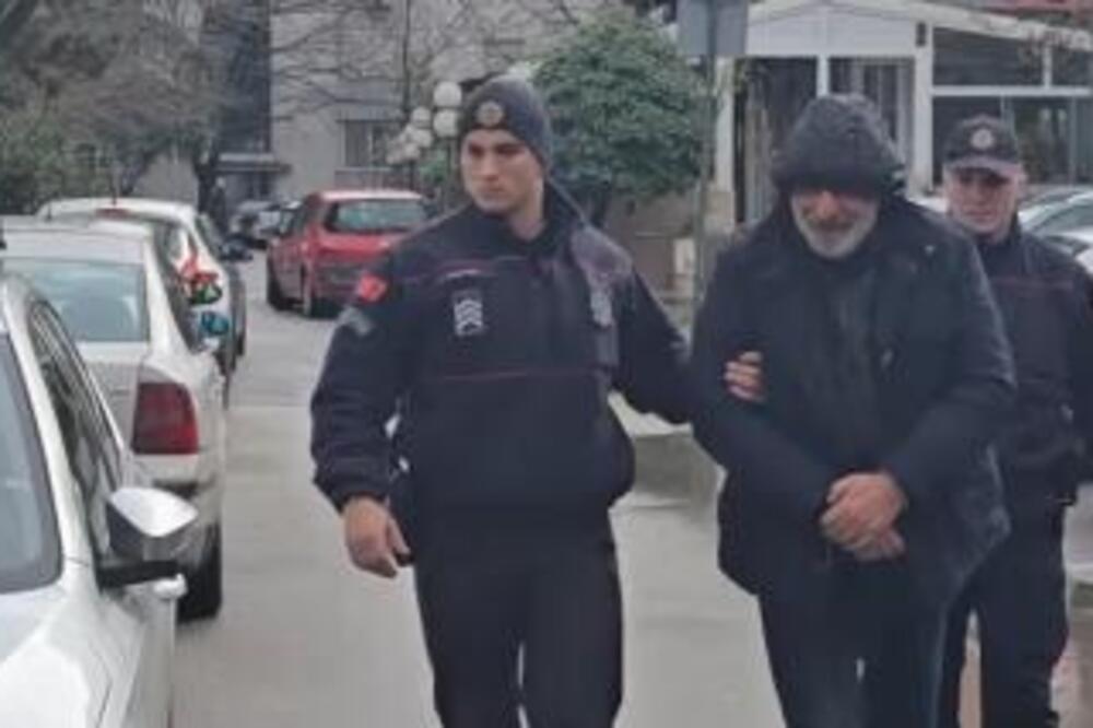 NA RUKAMA LISICE, NA LICU KEZ! Ovako je priveden "VLADAR CRNE GORE", sumnja se da je UTAJIO 332.000 EVRA POREZA!