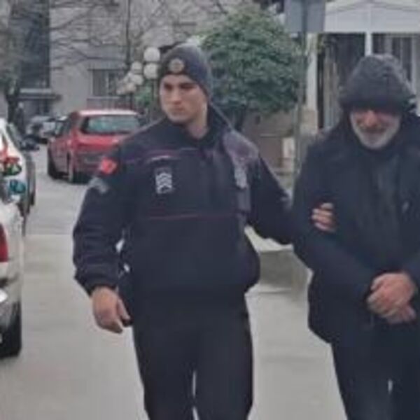 ISPLIVALA PRVA FOTKA "VLADARA CRNE GORE" NAKON PRIVOĐENJA! Barović sa tompusom u ustima, a pored njega... (FOTO)