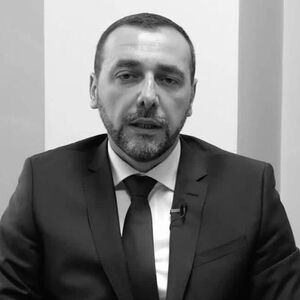 Telo funkcionera BiH nađeno u stanu, misteriozna smrt digla sve na noge! Satima se nije javljao na telefon, pa...