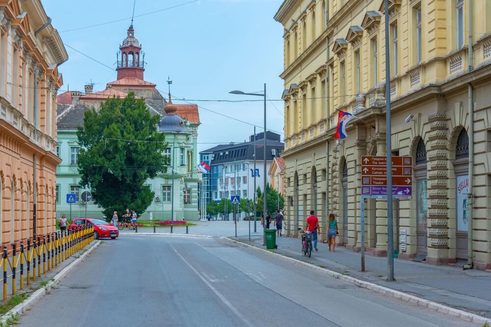 "MARKO, RECI ŽENI..." U Zrenjaninu osvanuo šokantan bilbord za Dan zaljubljenih, Srbi u transu - "PS, TRUDNA SAM"