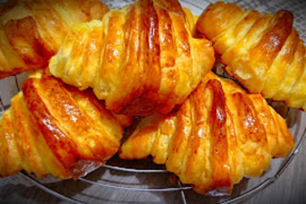 BOLJI OD ONIH IZ PARIZA: Pravi domaći kroasani kojima niko neće odoleti, tajna je baš u ove 2 cake