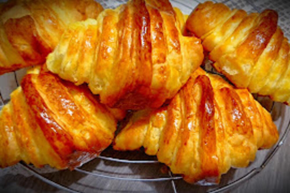 BOLJI OD ONIH IZ PARIZA: Pravi domaći kroasani kojima niko neće odoleti, tajna je baš u ove 2 cake