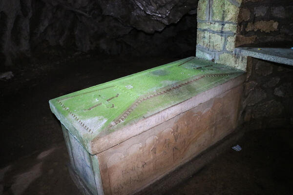 Na ovom mestu je ugušeno 300 Srba! Jedina pećina crkva u našoj zemlji krije krvavu istoriju, a ovako izgleda (FOTO)