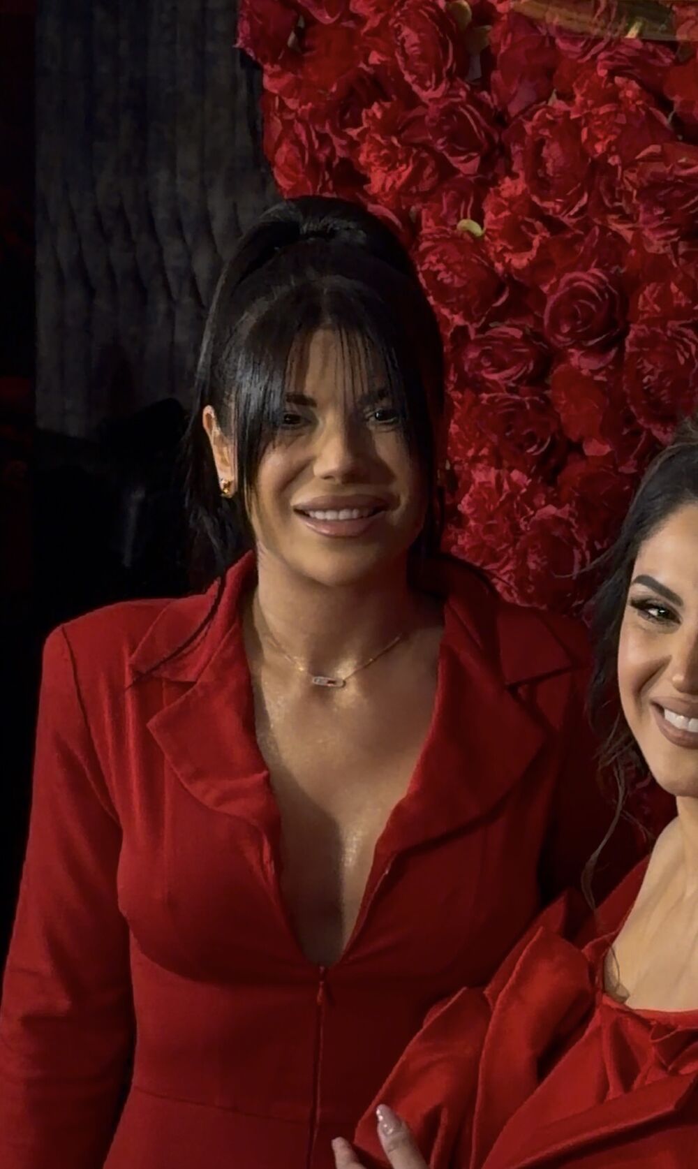 GASTOZ DOŠAO SA NOVOM DEVOJKOM, PA ZAMEŠAO KUKVIMA! Crnka nauljila grudi i samo SNIMA - uhvatili smo NAJJAČI KADAR