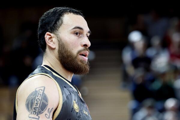 Majk Džejms sa 35 godina debituje za reprezentaciju SAD-a (Foto)