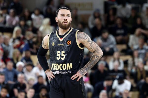 Majk Džejms "kukao" za platu, a sada u Monaku svi dobili primanja sem njega!