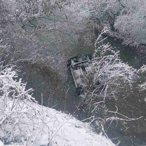 Auto pun putnika sleteo sa puta u provaliju, povređene 4 osobe! Horor kod Bijelog Polja