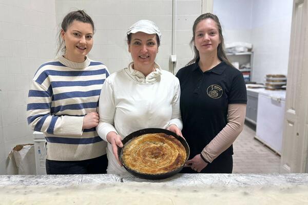 Mira iz Čačka zadala domaći zadatak svim srpskim domaćicama! Majstor je za razvijanje kora, sve drži u malom prstu